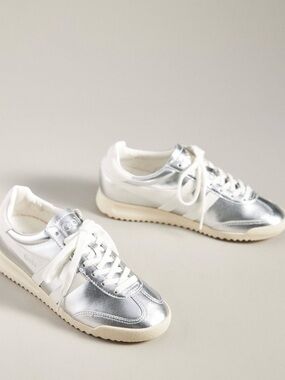 Gola Silver & White Retro Runner Sneakers
Never worn brand new!